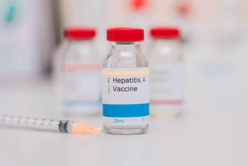 Cum să alegi între vaccinurile vii atenuate și inactivate împotriva hepatitei A?